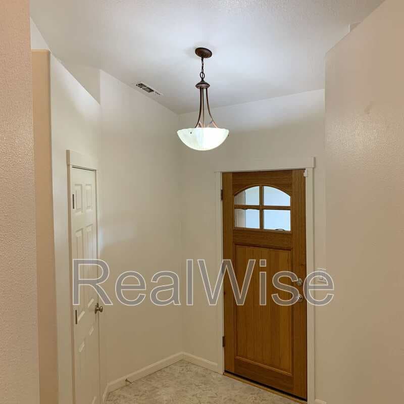 Grants Pass House: 1188 SW Derek Ln