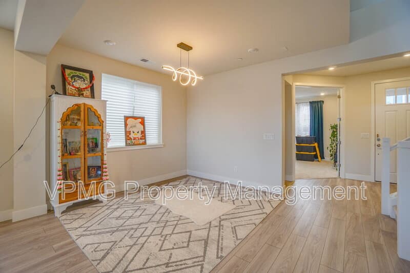 Washougal House: 359 W Koa St