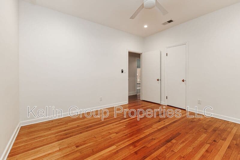 Lakeland House: 1203 Easton Dr