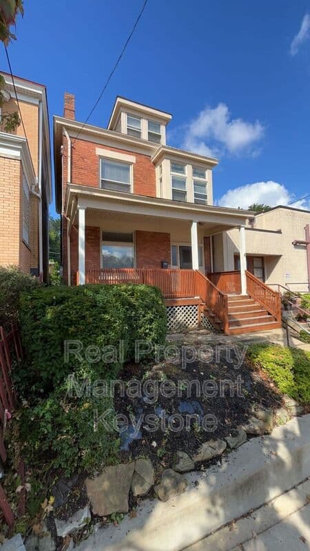 Pittsburgh House: 1122 Greenfield Avenue
