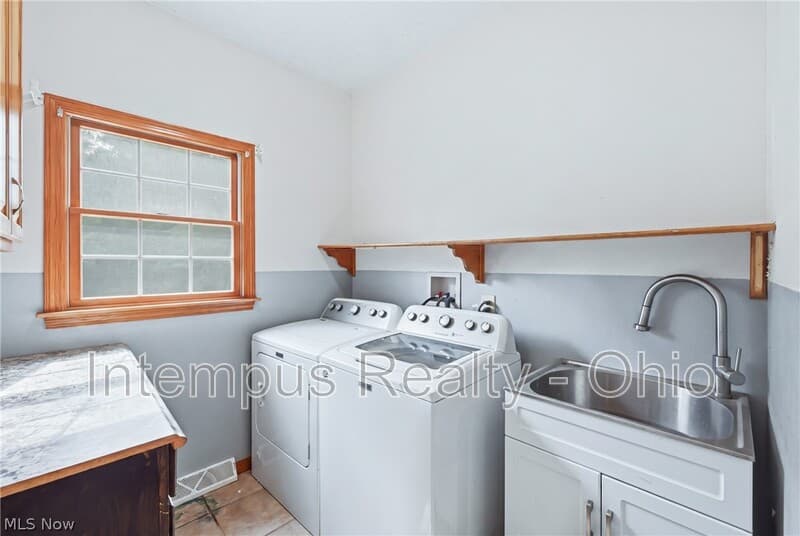 Warren House: 6605 Brookhollow Dr SW