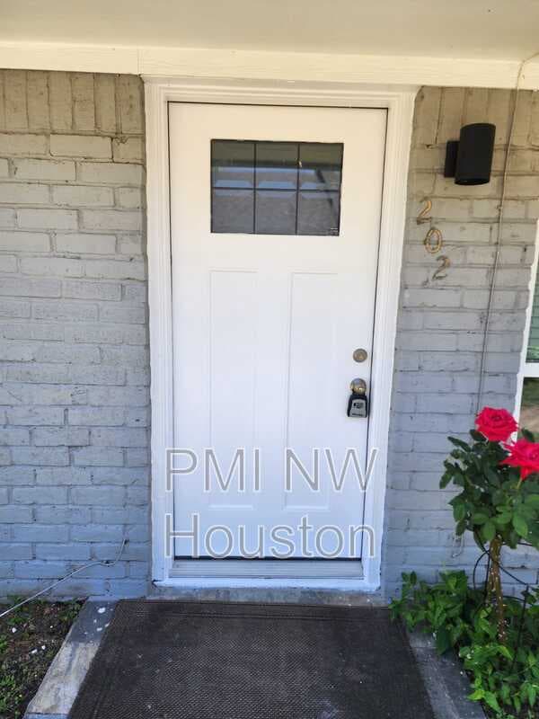 Houston Townhome: 2677 Gessner Rd