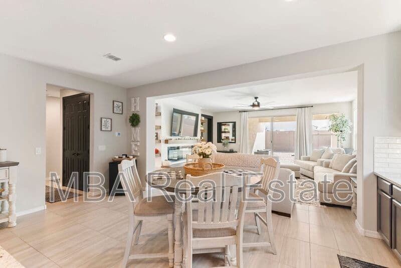 Laveen House: 6803 W Winston Dr