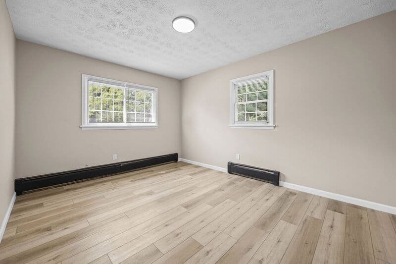 Bloomfield Condo: 35 Oakmount Avenue