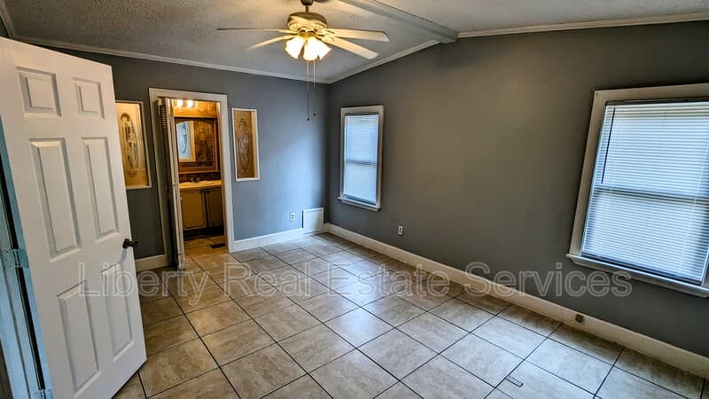 Hinesville House: 955 Hollywood Dr