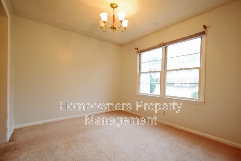 Fayetteville House: 599 Winding Creek Rd