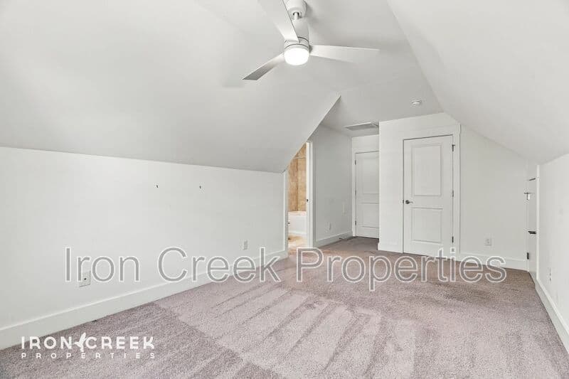 Asheville House: 17 Woodbridge Park Drive