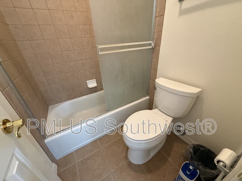 Fort Mohave House: 2060 Mesa Verde Way