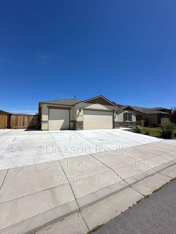 Sparks House: 816 Thacker Pass Dr