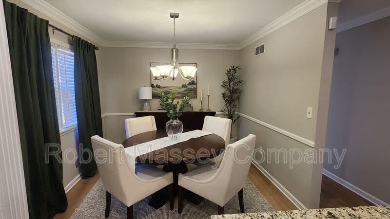 Louisville House: 2603 Aintree Way