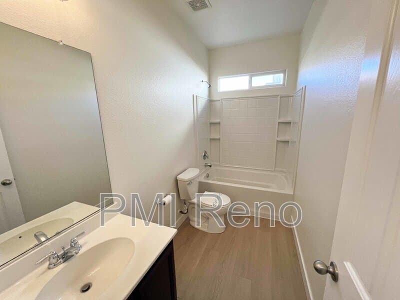 Reno House: 525 Verelli Court