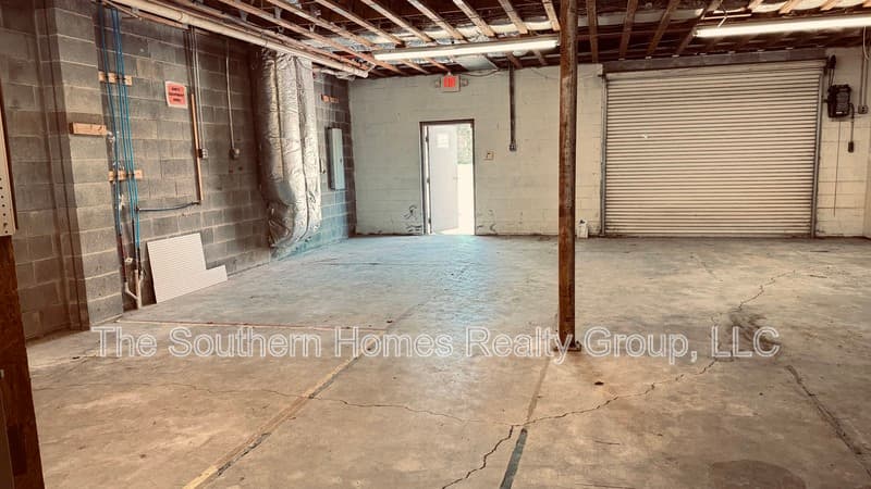 Athens House: 1834 Velma Road - 1