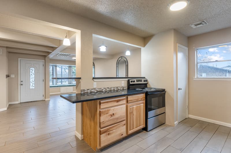 Burnet House: 400 North River Oaks Drive
