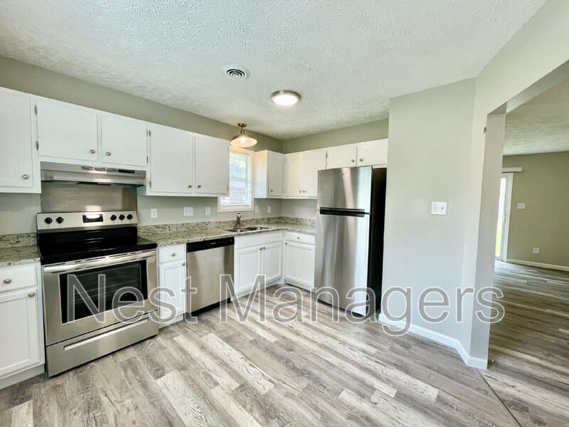 Fayetteville House: 6405 Lorell Court