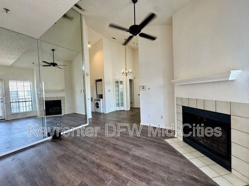 Dallas House: 4800 W Lovers Lane