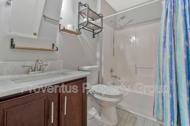 Navarre House: 2058 Catline Circle