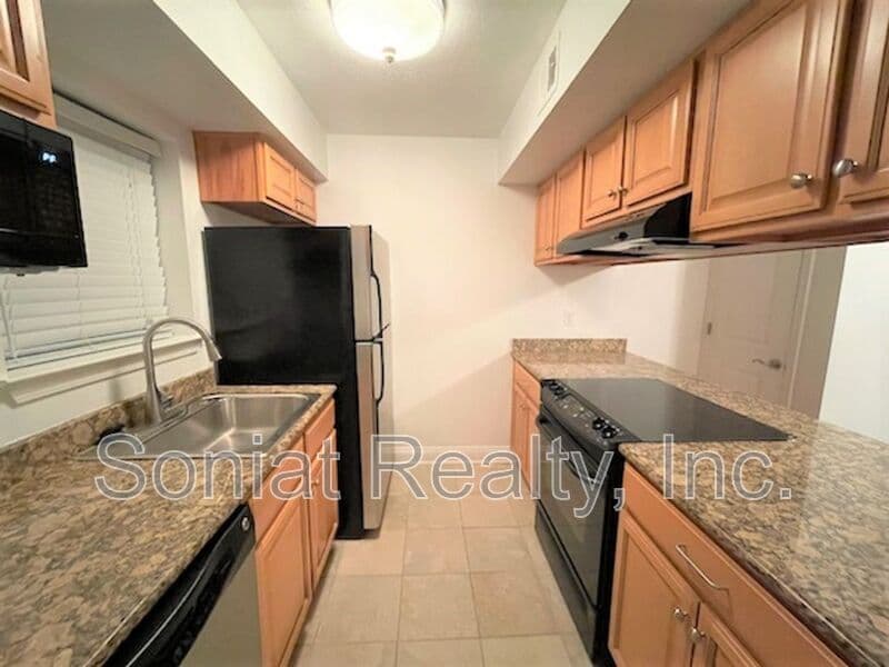Metairie Condo: 3805 Houma Blvd