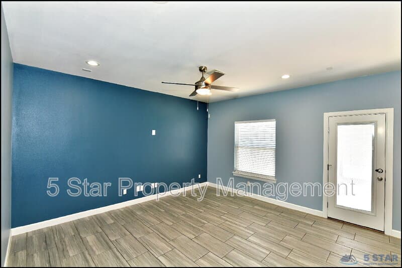 El Paso House: 14972 Louis Baudoin !!