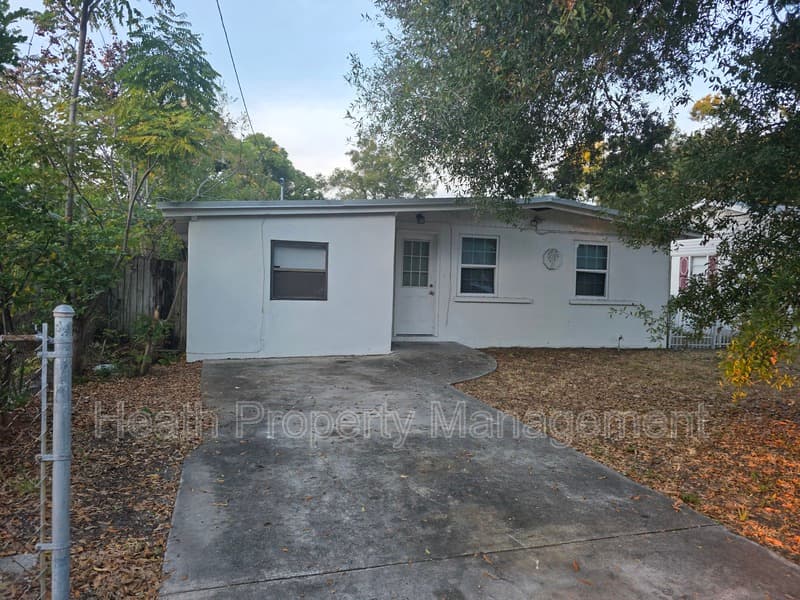 Largo House: 504 6th Ave NW