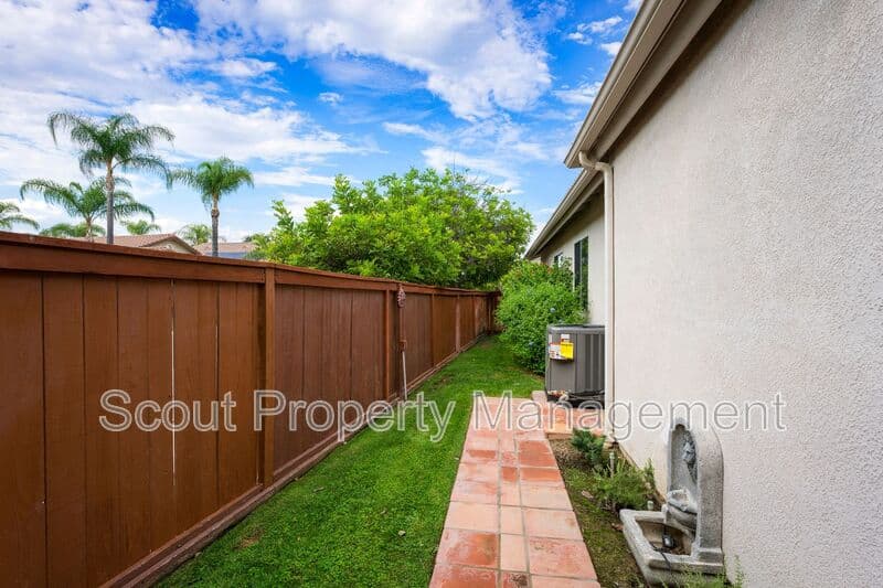 Temecula House: 30911 Putter Circle