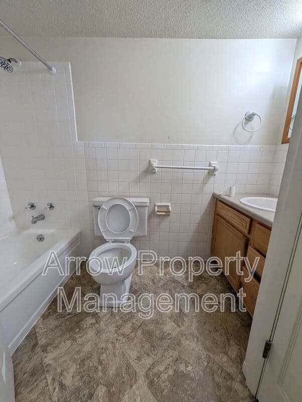 Maryville House: 1121 N College Drive-45