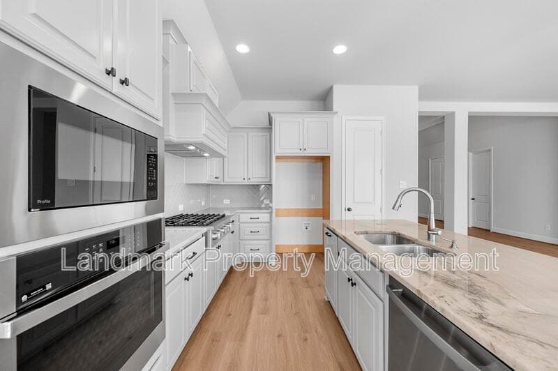 Mansfield House: 1822 Buckeye Lane