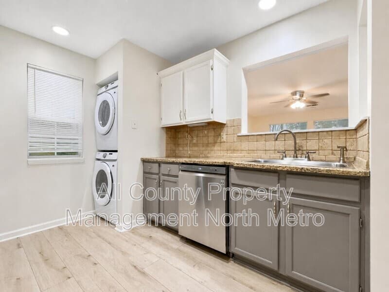 Alpharetta Condo: 1011 Sandy Lane