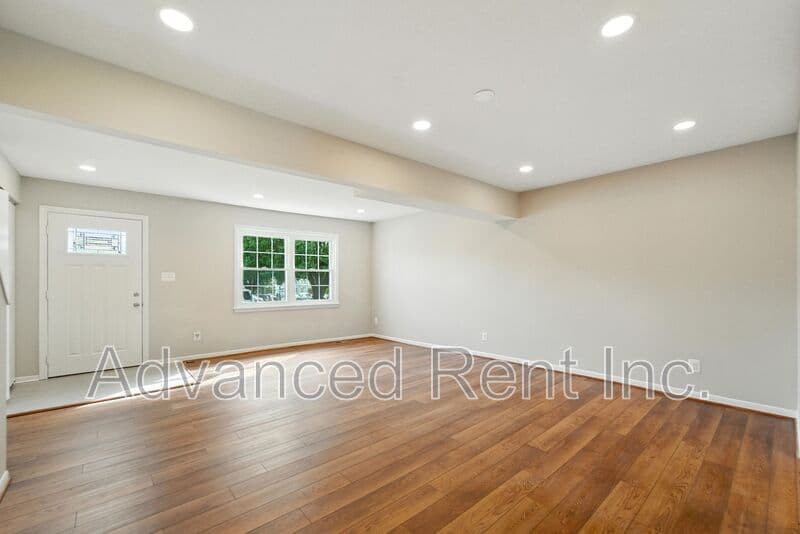 Nottingham Townhome: 1 Jack Pine Place