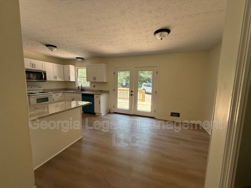 Athens House: 208 Highland Park Drive