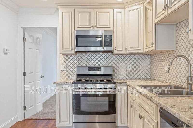 VENTURA Condo: 1218 N. OLIVE ST