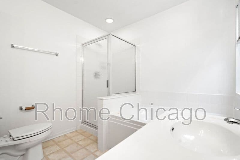 Hoffman Estates House: 6087 Halloran
