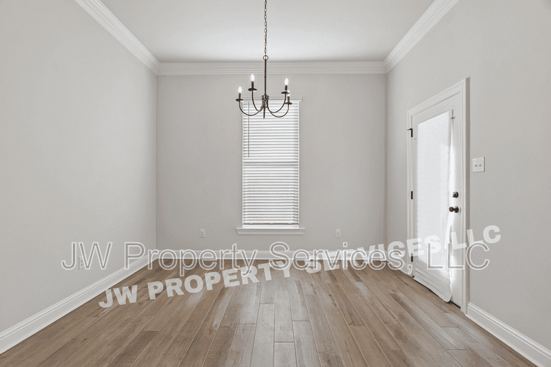 Hammond House: 44208 Huntley Rd