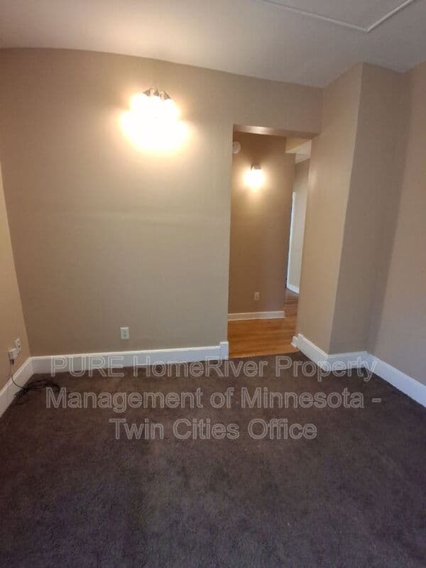 Saint Paul Condo: 987 Churchill Street #1