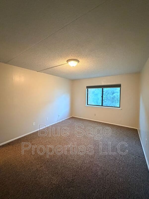 Wallingford Condo: 768 Putnam Blvd. A