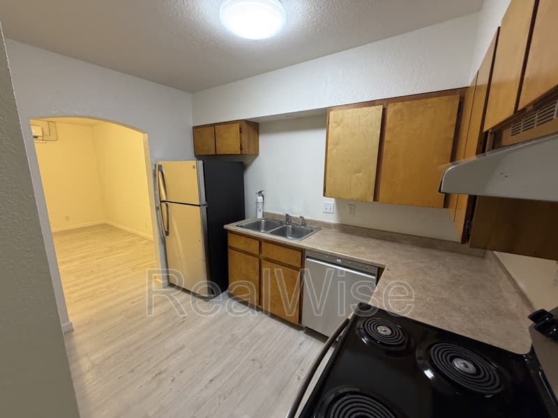 Glendale Condo: 552 Pacific Ave