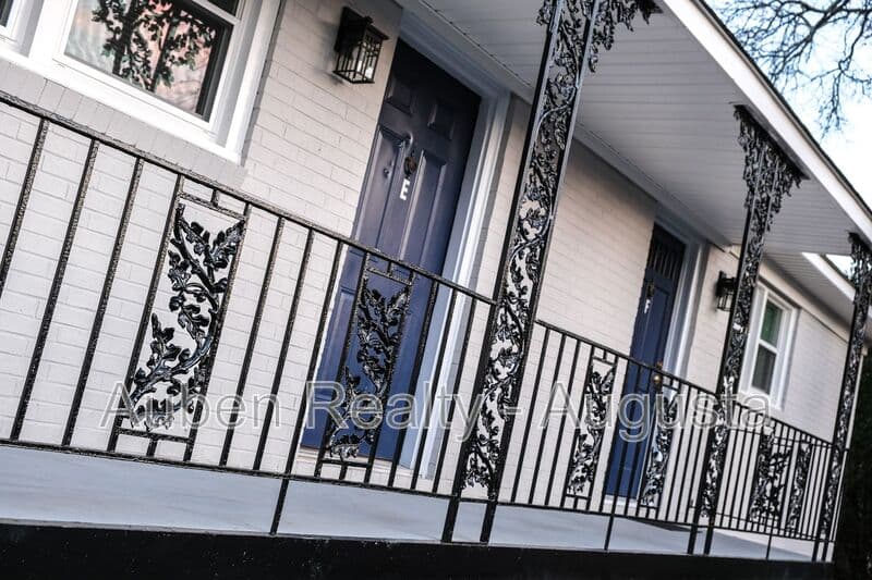 Augusta House: 1604 Johns Road