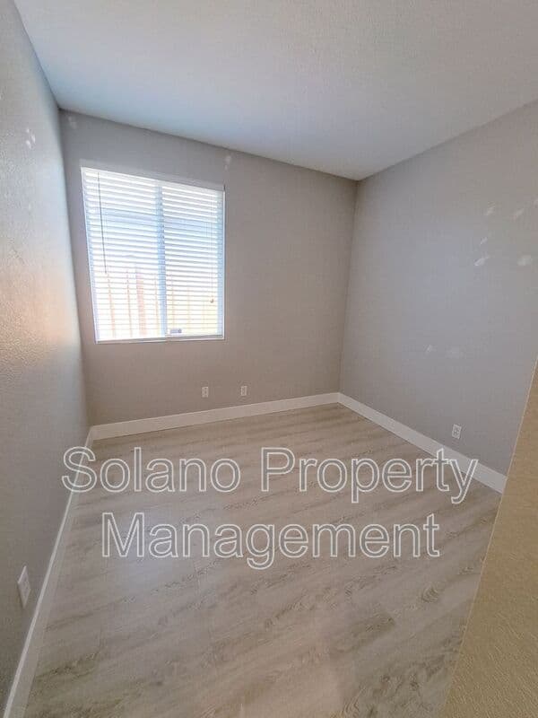 Vacaville House: 472 Somerville Circle