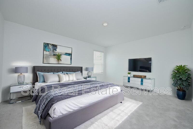 Lakeland House: 7847 Abagail Dr.