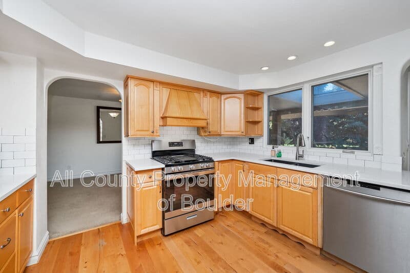 Boulder House: 4453 Pali Way