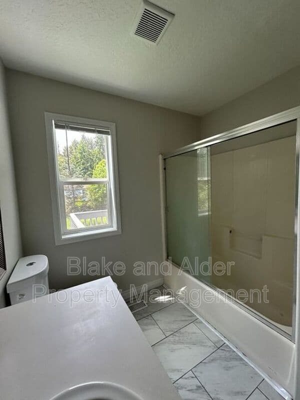 Portland House: 5609 SE 117TH Ave