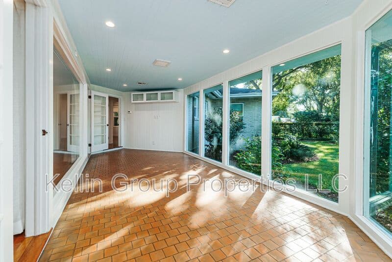 Lakeland House: 1203 Easton Dr