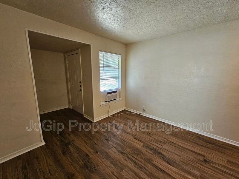 Dallas Condo: 6540 Hollis Ave