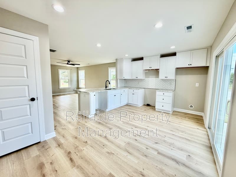 Pine Level Townhome: 422 W Main St