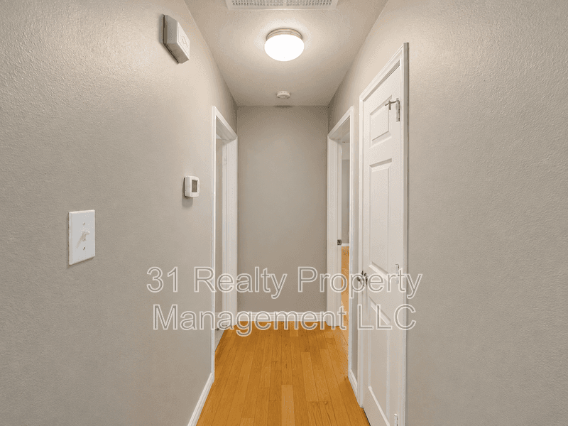 Fresno House: 2119 Hawthorne Brook