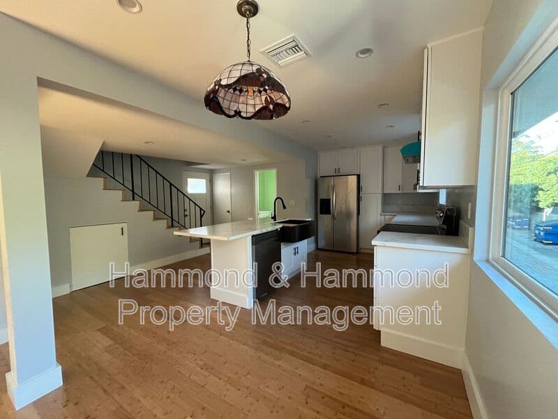Van Nuys Condo: 5722 Woodman Ave.
