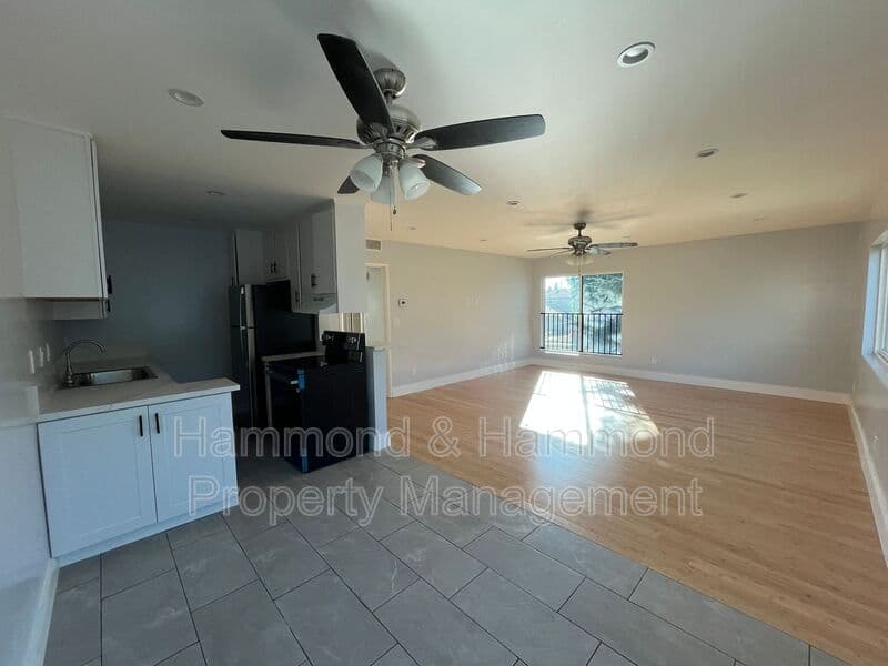 Van Nuys Condo: 5722 Woodman Ave.
