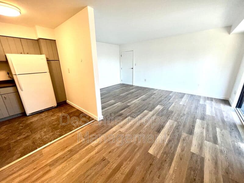 Moon Twp Condo: 800 College Park Drive