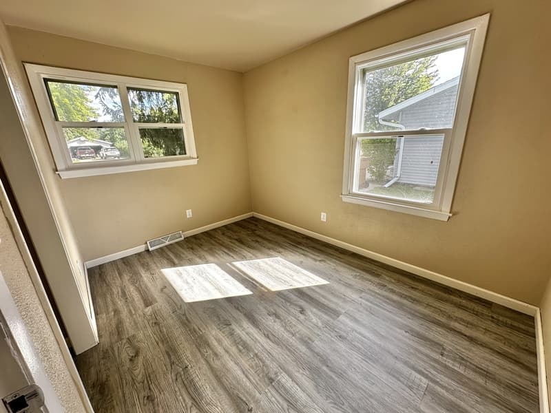 Menasha House: 1216 Meadowview Drive