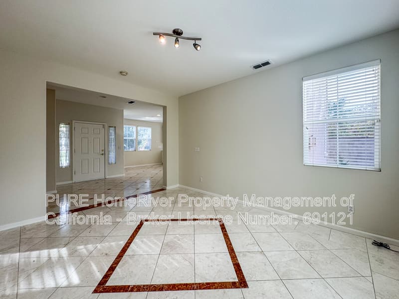 Sacramento House: 4900 Trouville Ln
