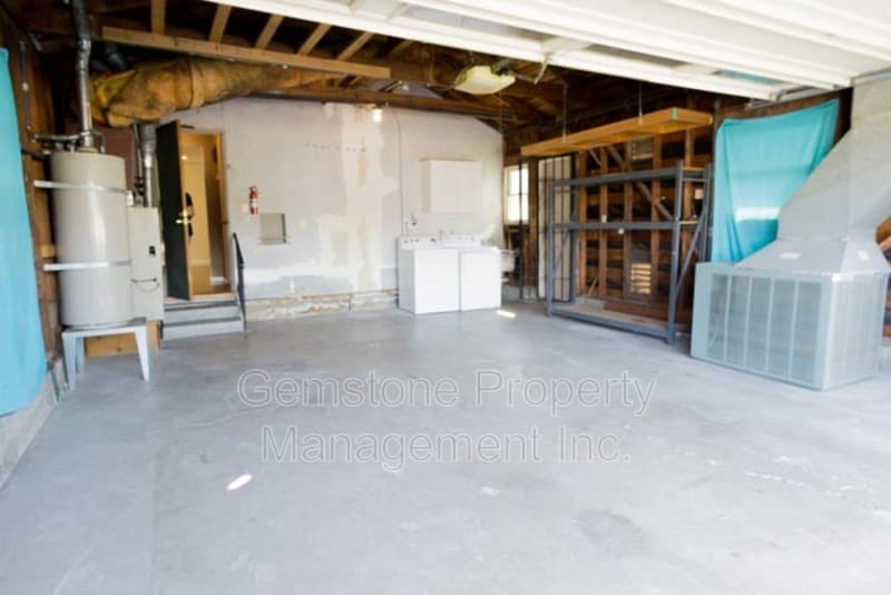 San Diego House: 4947 63rd St